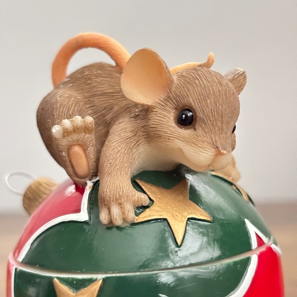 CHARMING TAILS Mouse NO PEEKING 87/143 Christmas Ball Ornament Figurine Trinket - Picture 3 of 11